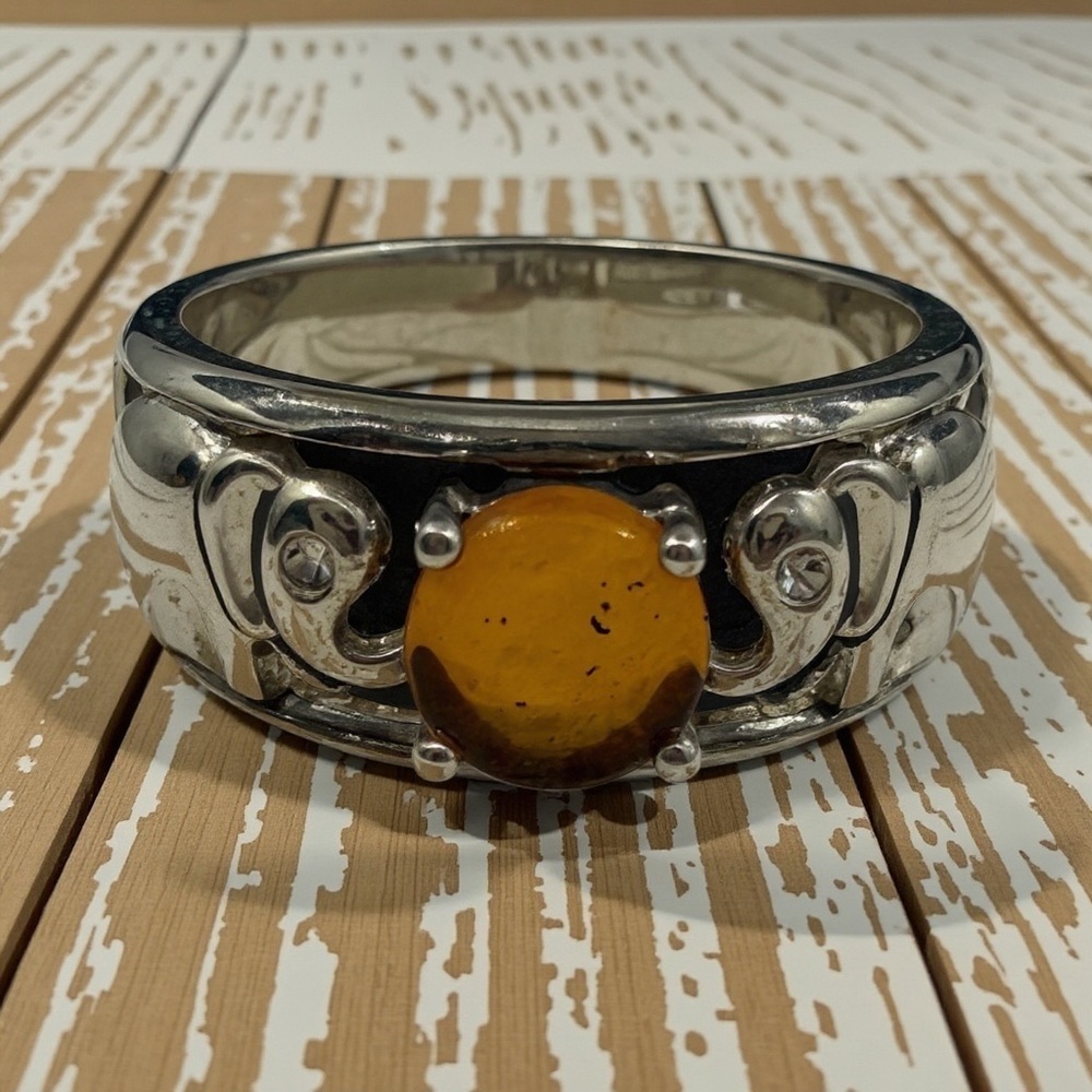 Silver stamped and signed by artisan size 6 with Amber Cabochon weight:9.16 G